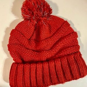 Women’s winter hat with pom-pom